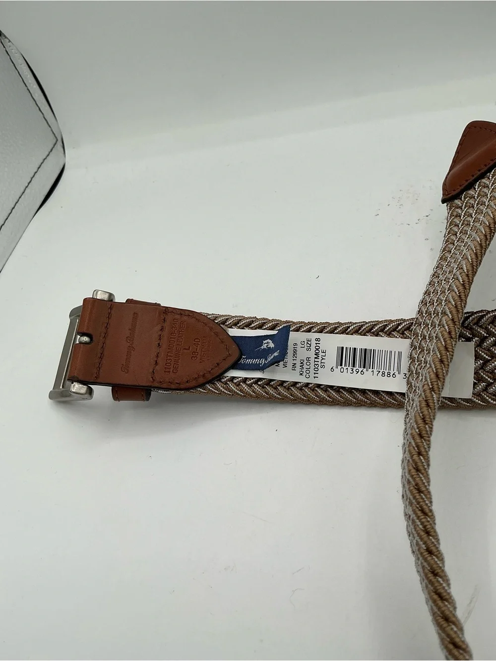 Tommy Bahama stretch belt with a beige and white pattern NWT size 38-40 L